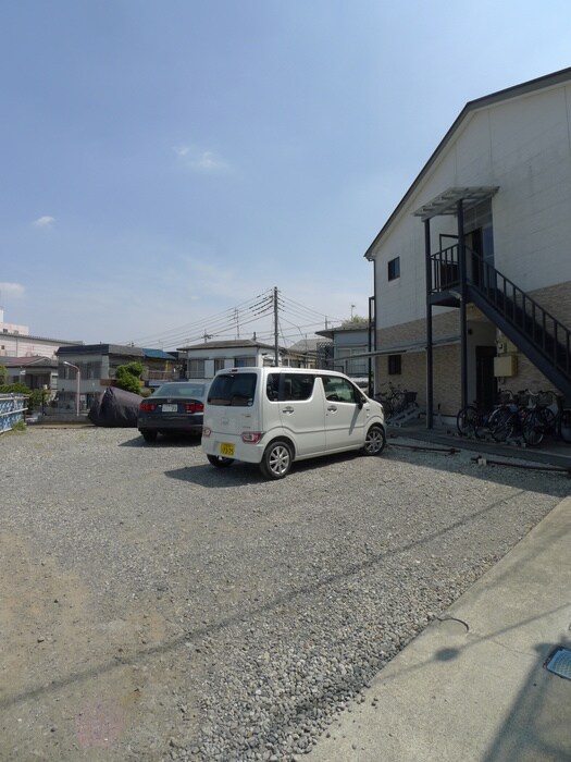 物件外観写真3　(駐車場)