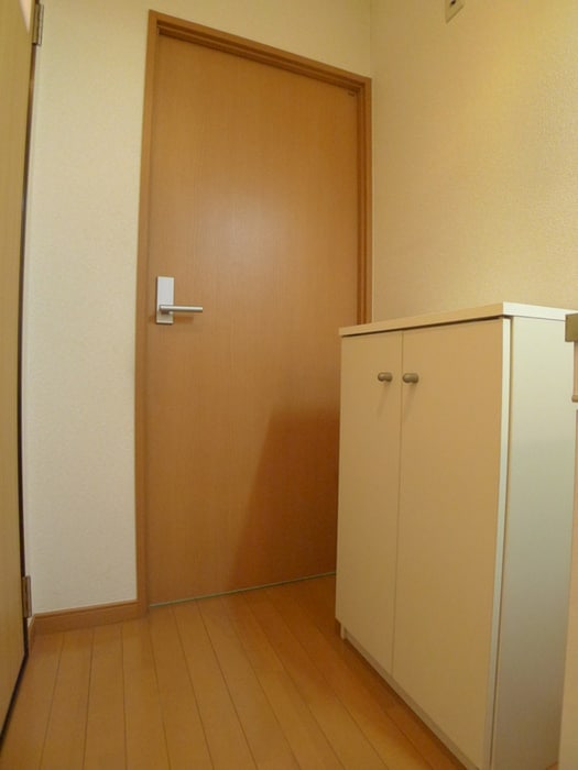 物件内観写真7　(玄関)
