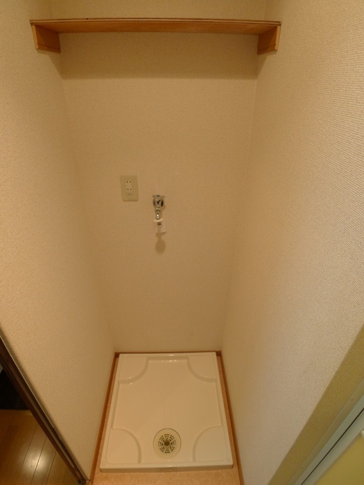 物件内観写真12　(洗濯機置場)