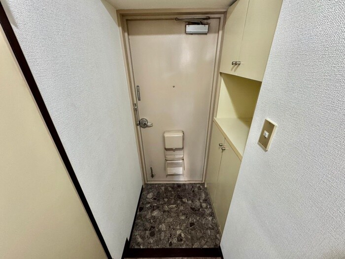 物件内観写真16　(玄関)
