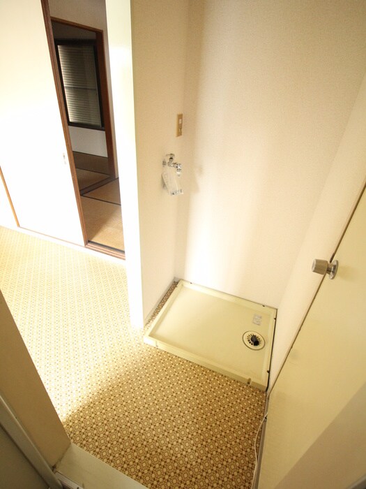 物件内観写真8　(洗濯機置場)