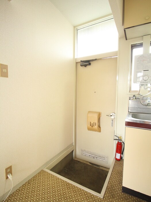 物件内観写真14　(玄関)