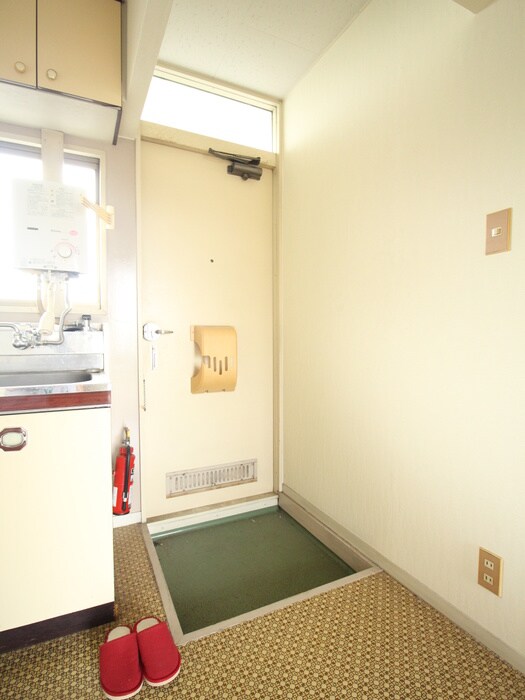 物件内観写真14　(玄関)