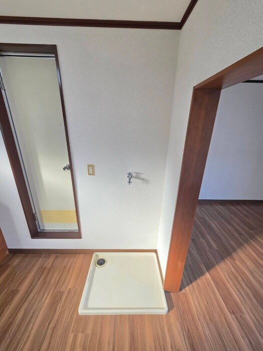 物件内観写真15　(洗濯機置場)