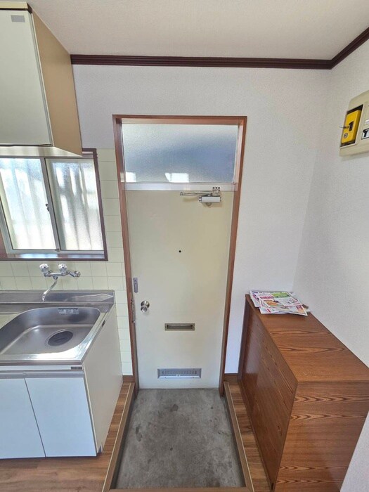 物件内観写真16　(玄関)