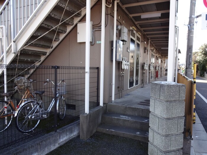 物件外観写真3　(エントランス部分)