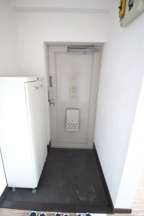 緑ケ丘マンションの玄関