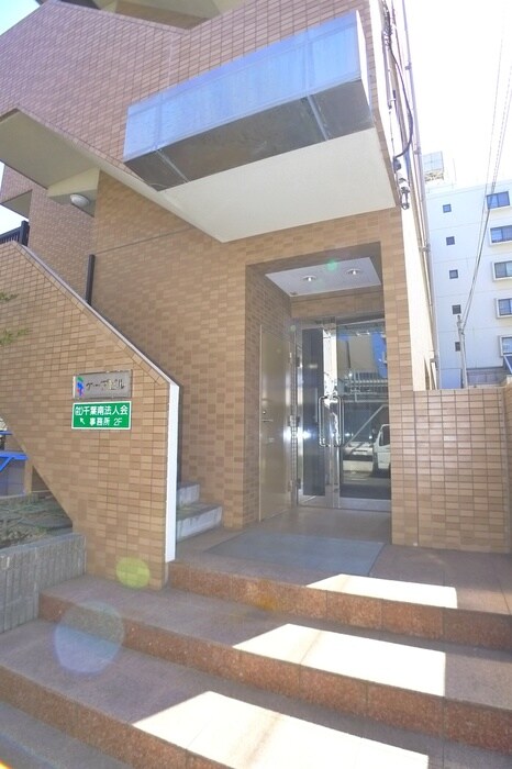 物件外観写真3　(エントランス部分)