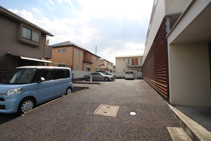 物件外観写真5　(駐車場)