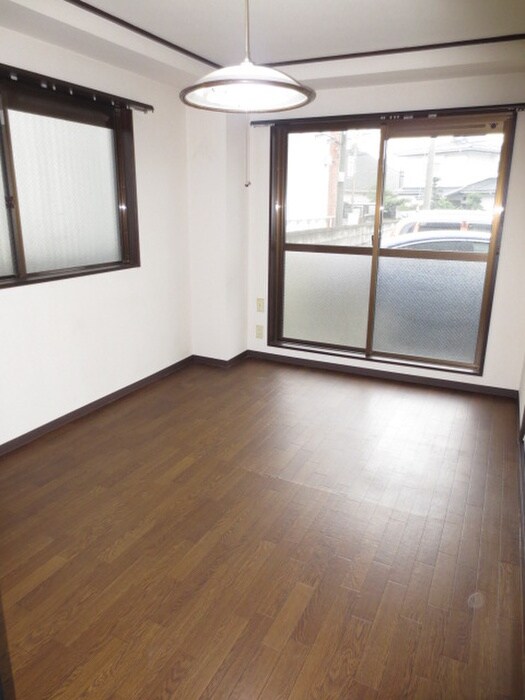 物件内観写真5　(室内からの展望)