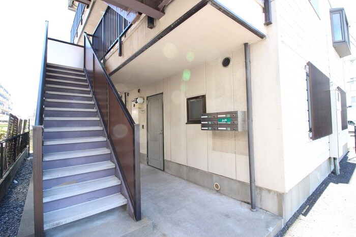 物件外観写真3　(エントランス部分)