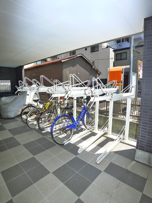 物件外観写真4　(駐輪場)