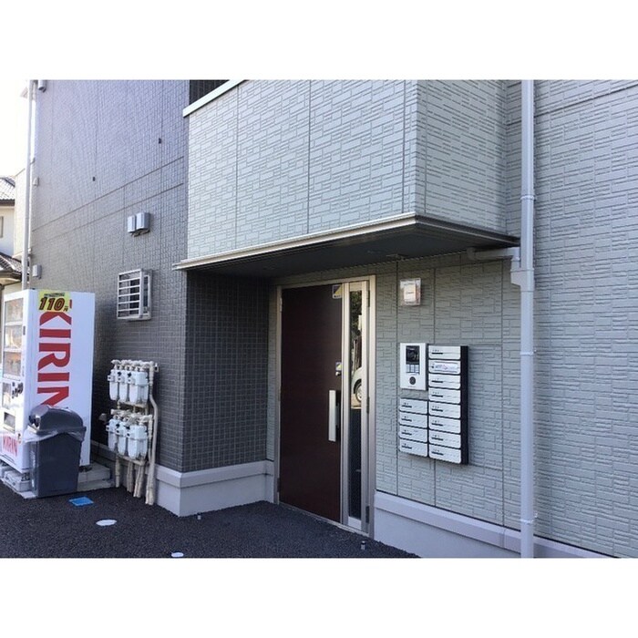 物件外観写真2　(エントランス部分)