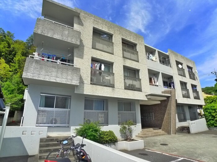 物件外観写真1　(エントランス部分)