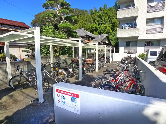 物件外観写真4　(駐輪場)
