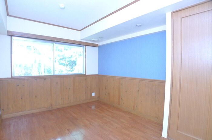 物件内観写真11　(室内からの展望)