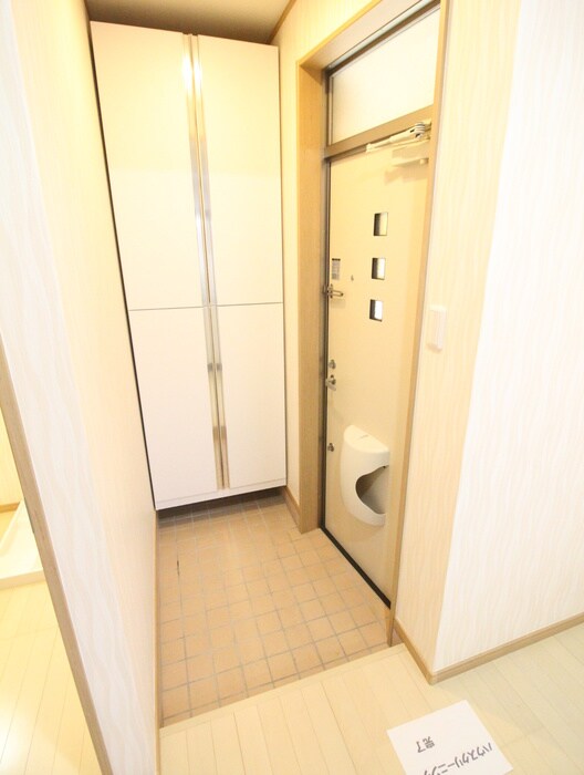 物件内観写真16　(玄関)