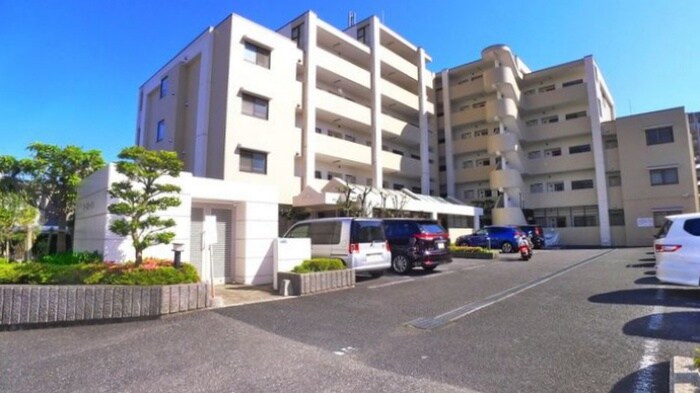 物件外観写真2　(駐車場)