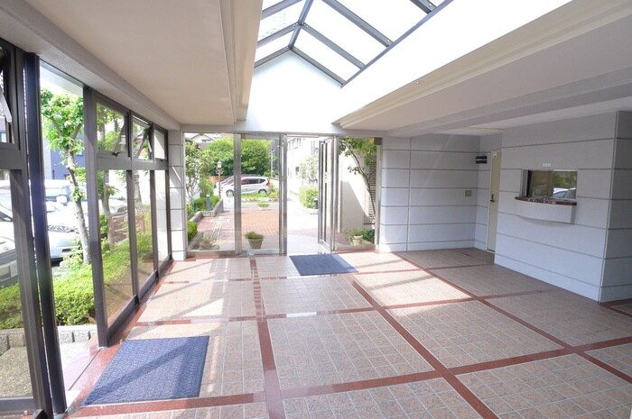 物件外観写真4　(エントランス部分)