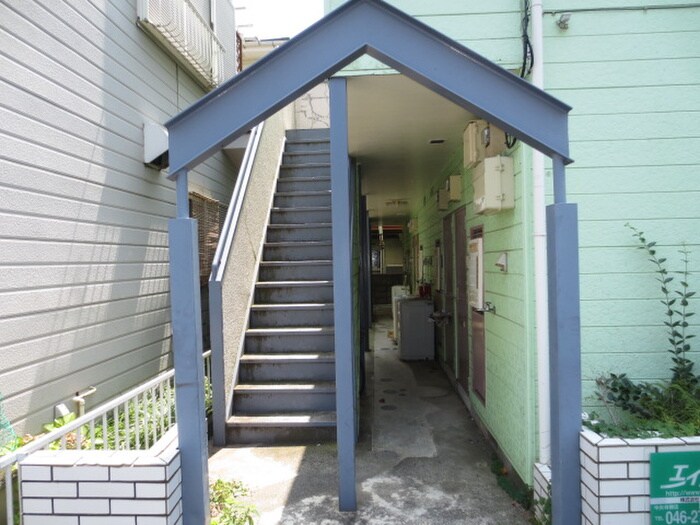 物件外観写真3　(エントランス部分)