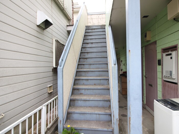 物件外観写真5　(エントランス部分)