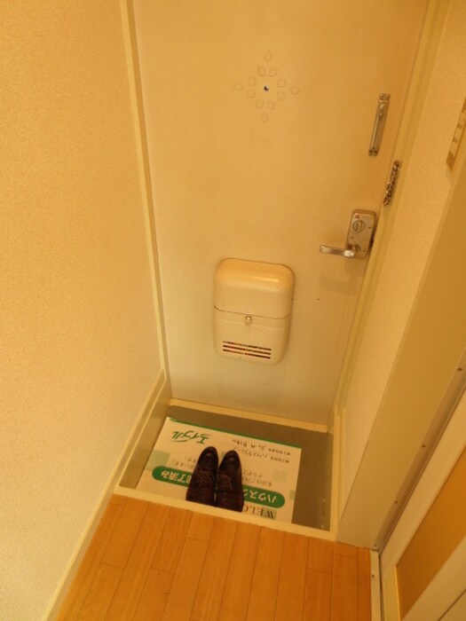 物件内観写真12　(玄関)