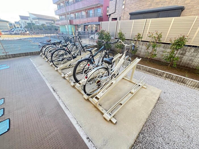 物件外観写真5　(駐輪場)
