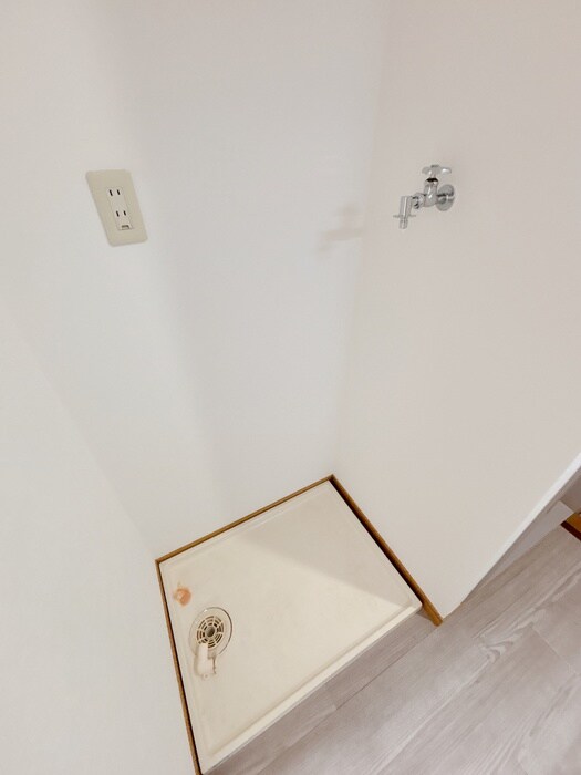 物件内観写真18　(洗濯機置場)