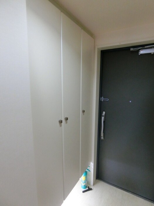 物件内観写真3　(玄関)