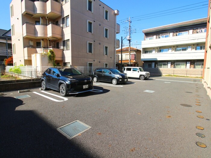 物件外観写真4　(駐車場)