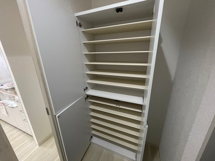 物件内観写真10　(室内からの展望)