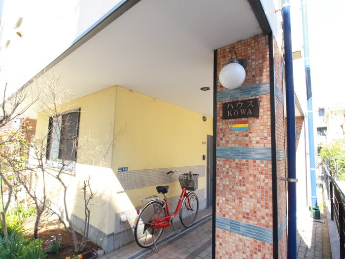 物件外観写真3　(エントランス部分)