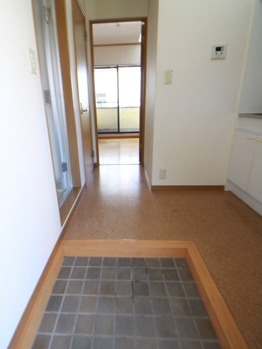 物件内観写真14　(玄関)