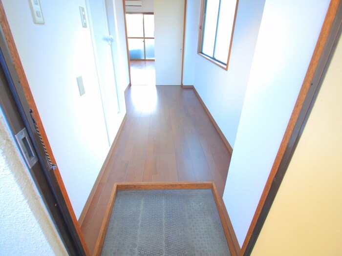 物件内観写真17　(玄関)