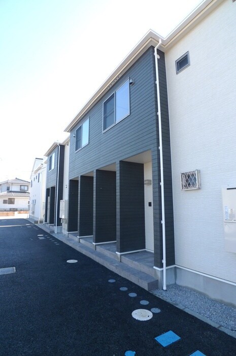 物件外観写真3　(エントランス部分)