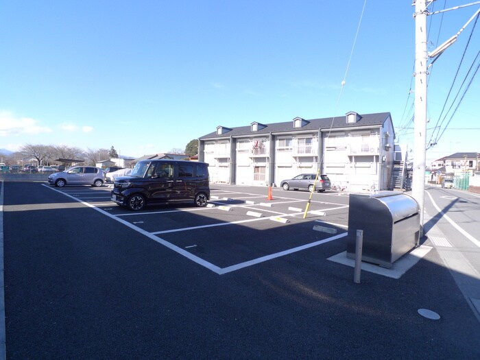 物件外観写真6　(駐車場)