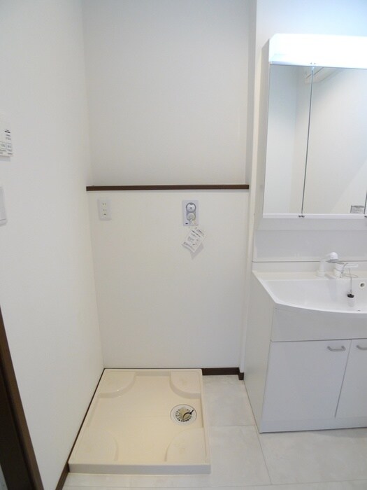 物件内観写真12　(洗濯機置場)