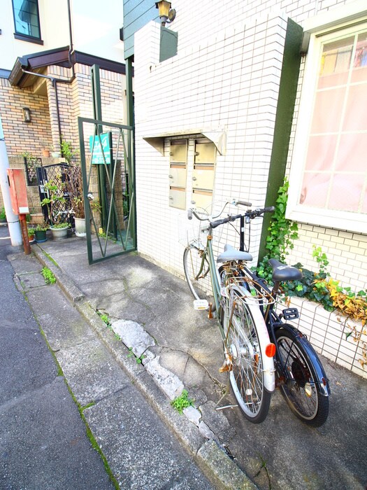 物件外観写真4　(駐輪場)