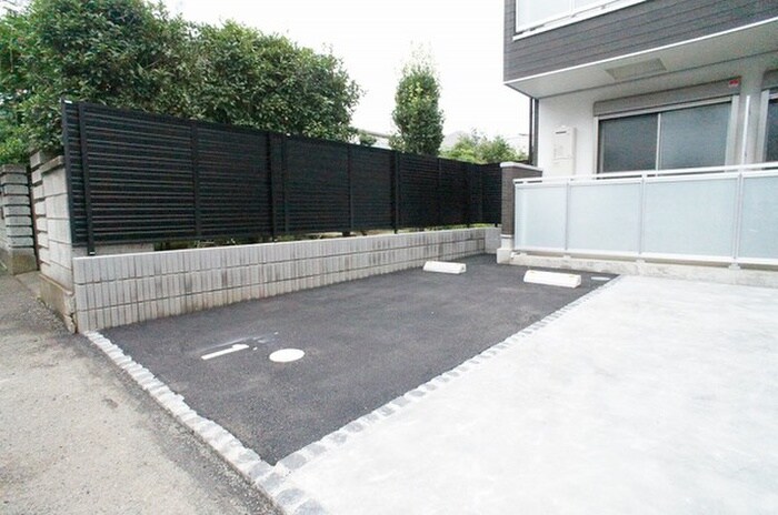 物件外観写真2　(駐車場)