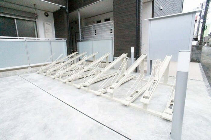 物件外観写真3　(駐輪場)