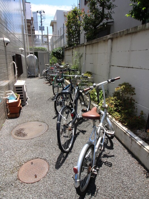 物件外観写真6　(駐輪場)
