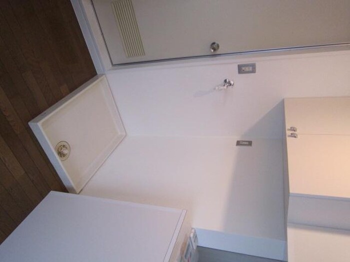 物件内観写真10　(洗濯機置場)