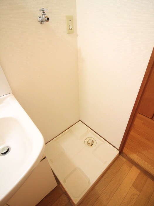 物件内観写真12　(洗濯機置場)