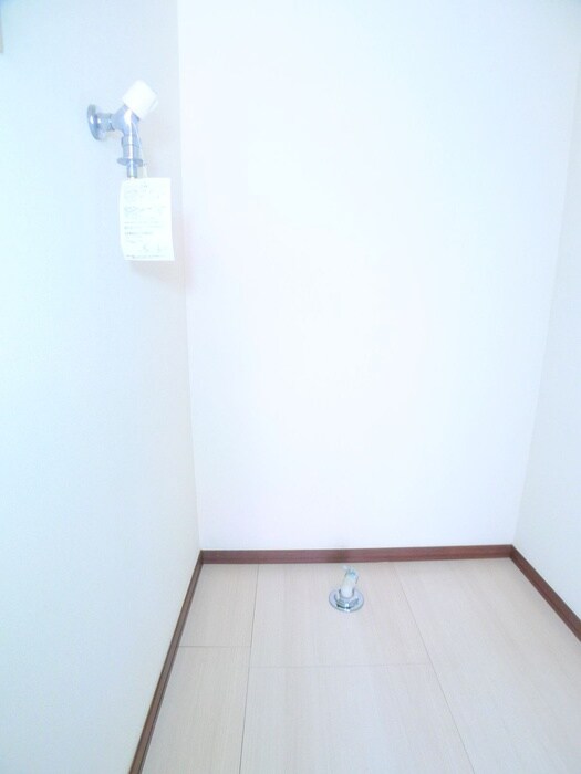 物件内観写真10　(洗濯機置場)