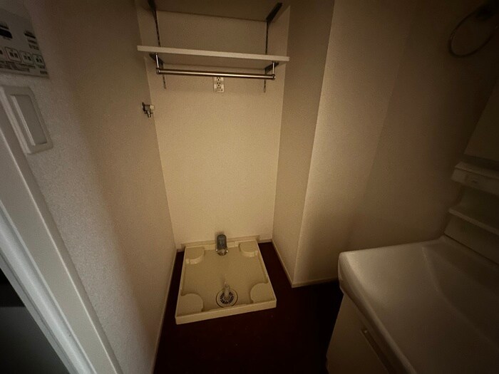 物件内観写真11　(洗濯機置場)