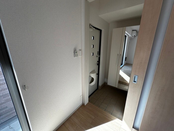 物件内観写真18　(玄関)