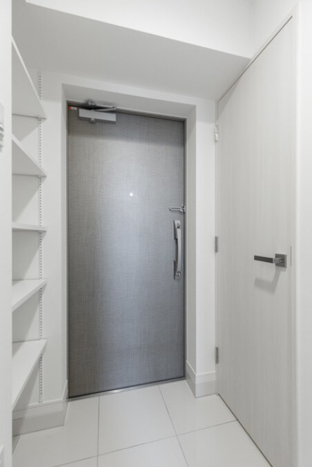 物件内観写真7　(玄関)