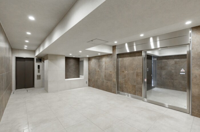 物件外観写真3　(エントランス部分)