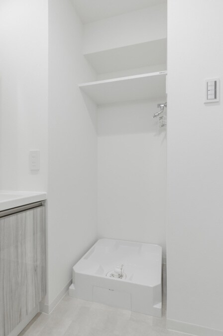 物件内観写真16　(洗濯機置場)