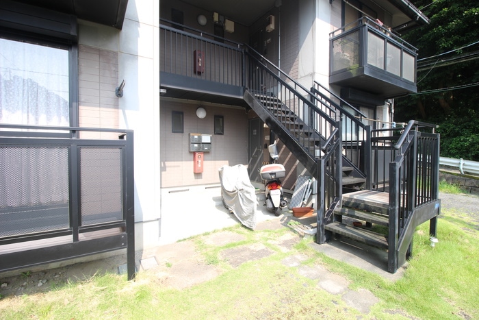 物件外観写真4　(エントランス部分)